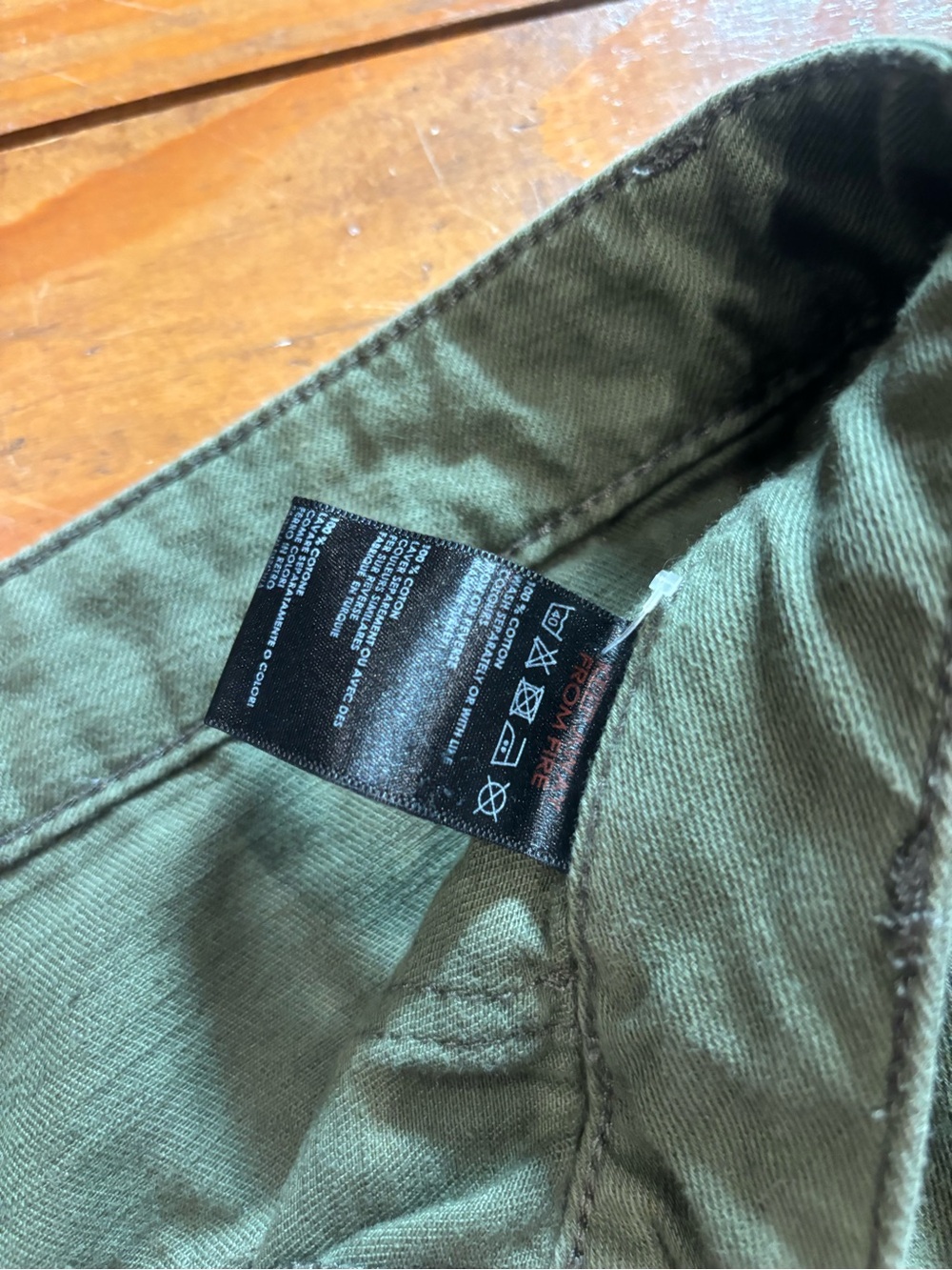 (1005) GREEN CARGO PANTS - Picture 4 of 7